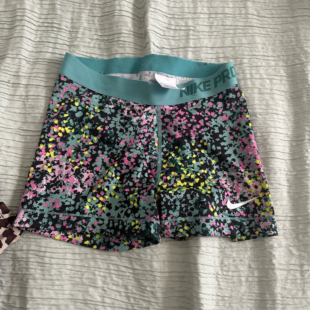 Shorts - Picture 2 of 4